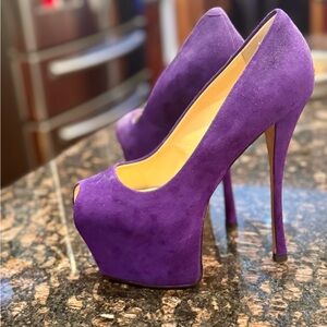 Giuseppe Zanotti
Giuseppe Zanotti Purple Suede Peep
Toe Platform Pumps Size 36.5